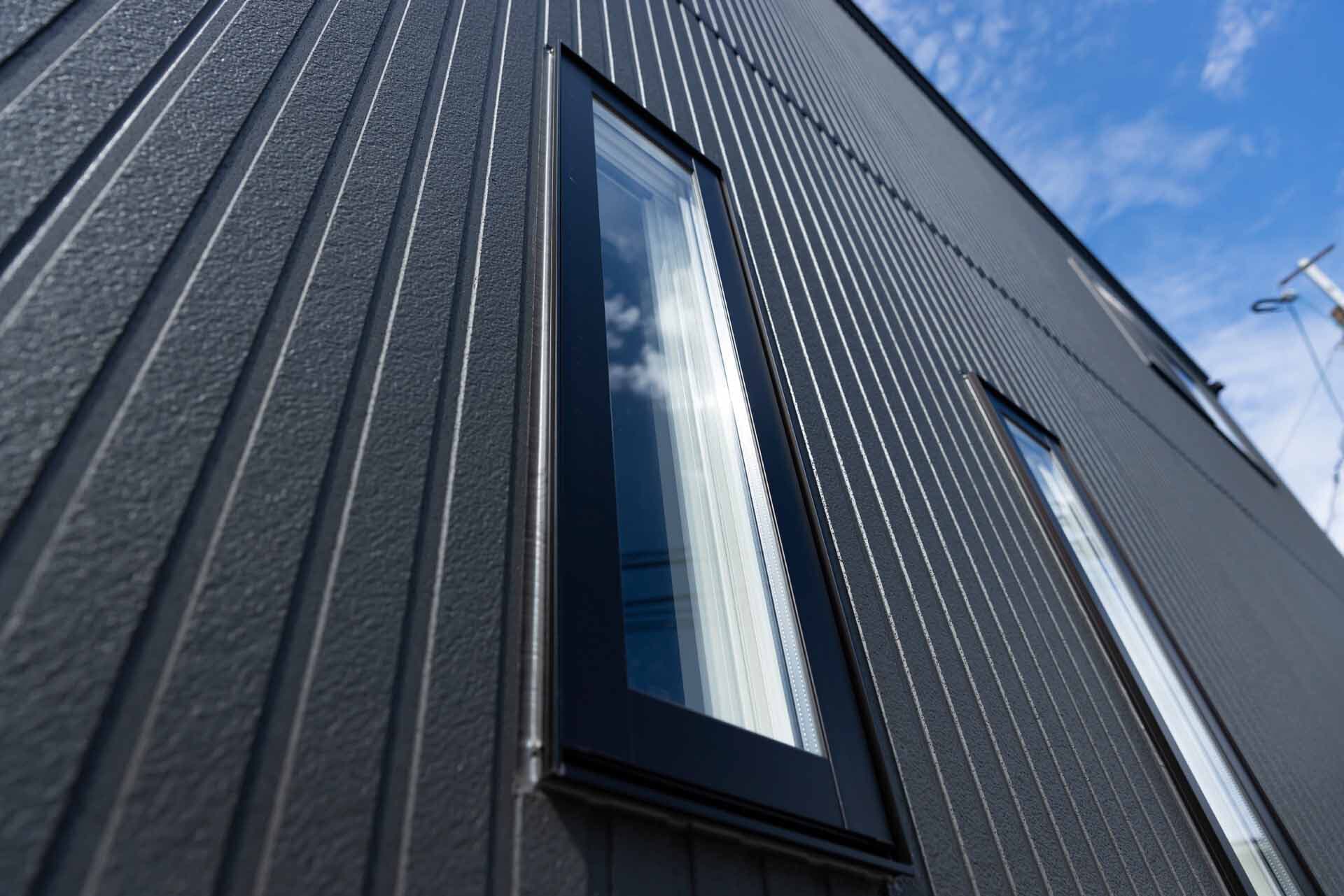 HOUSEYは100の注文住宅＿窓＿外観