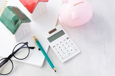 大まかな予算を決めます。